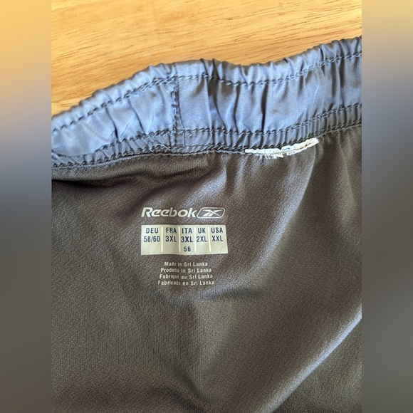 Womens Gray athletic running shorts XXL lined, in like new condition Reebok 0058 - Picture 2 of 4